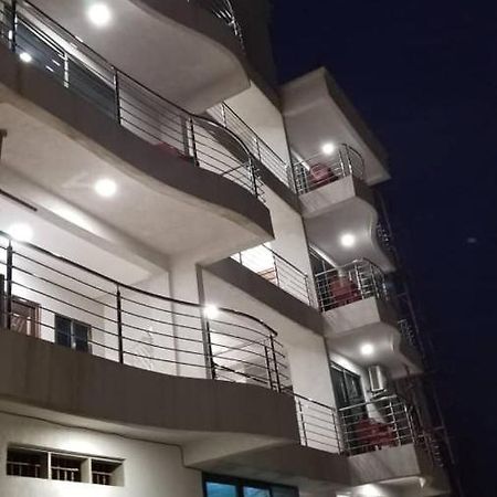 Winfrims House - 3 Bedroom Apartment Accra Esterno foto